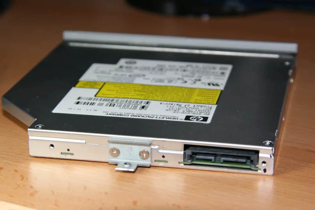 Jak podłączyć napęd DVD do komputera SATA - uniknij problemów z instalacją Jak podłączyć napęd DVD do komputera SATA - uniknij problemów z instalacją