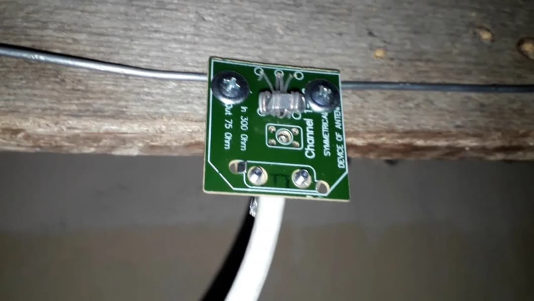 Jak zrobić antenę FM do amplitunera, aby poprawić odbiór sygnału