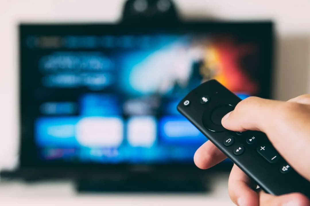 Jak oglądać TV bez anteny? Proste sposoby na oglądanie online