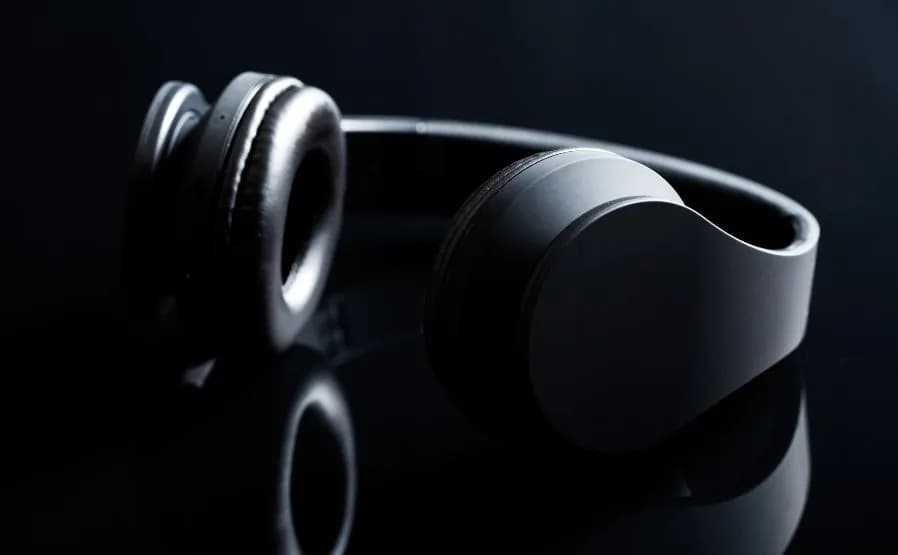 Jak podłączyć słuchawki bezprzewodowe do telewizora - proste metody i porady