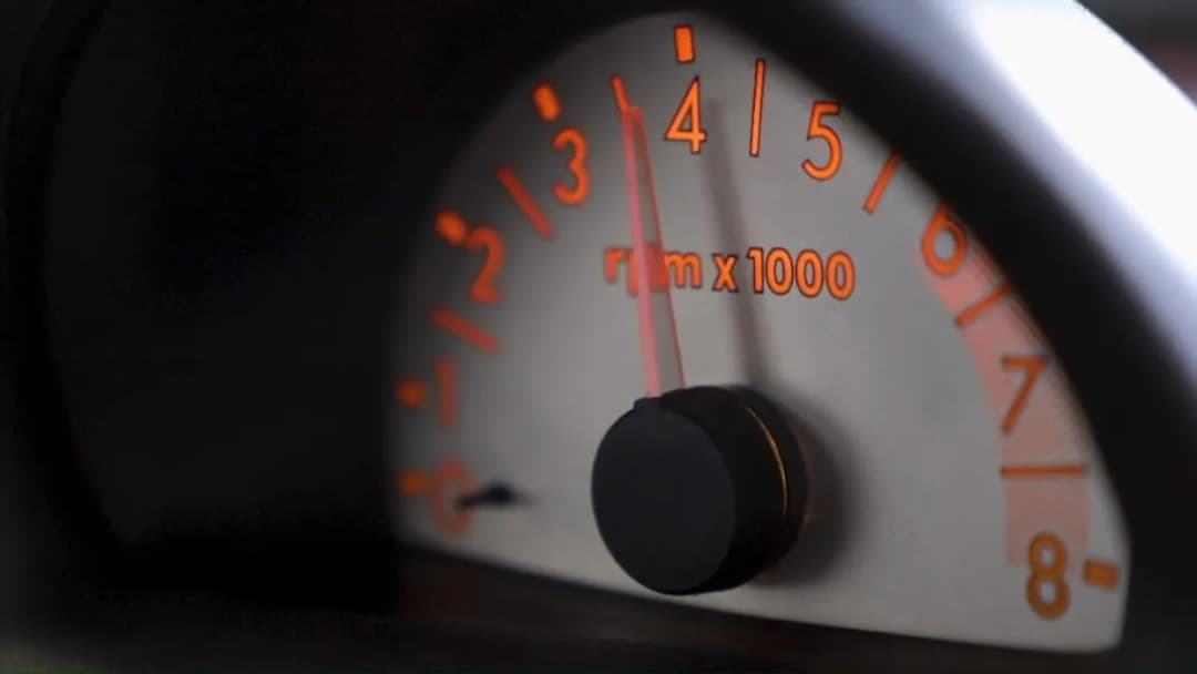 Jak podłączyć obrotomierz do alternatora - uniknij błędów i problemów