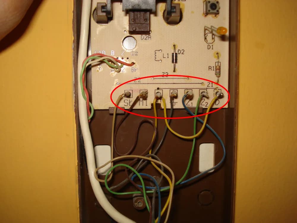 Jak podłączyć domofon Cyfral Slim - uniknij problemów z instalacją