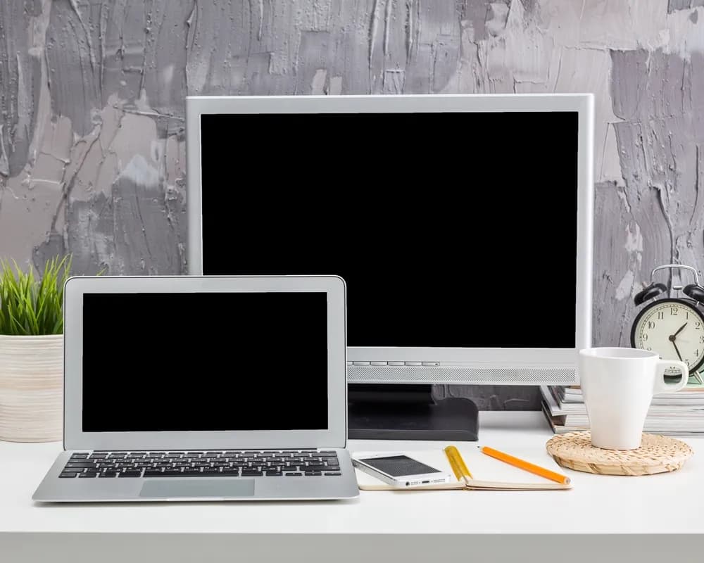 Jak podłączyć laptopa pod monitor - proste kroki i porady