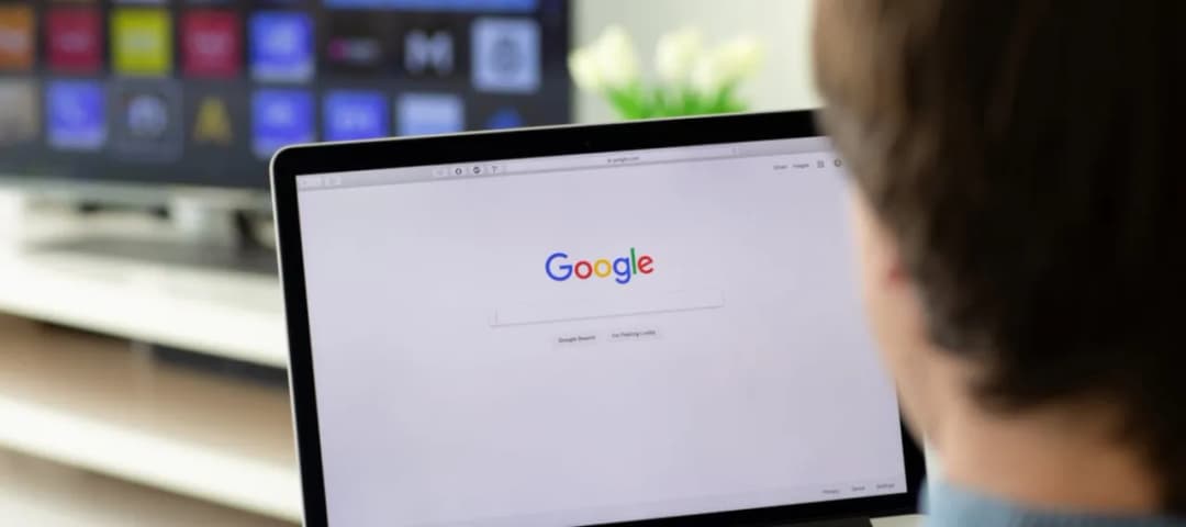 Jak podłączyć MacBooka do telewizora bezprzewodowo i uniknąć problemów