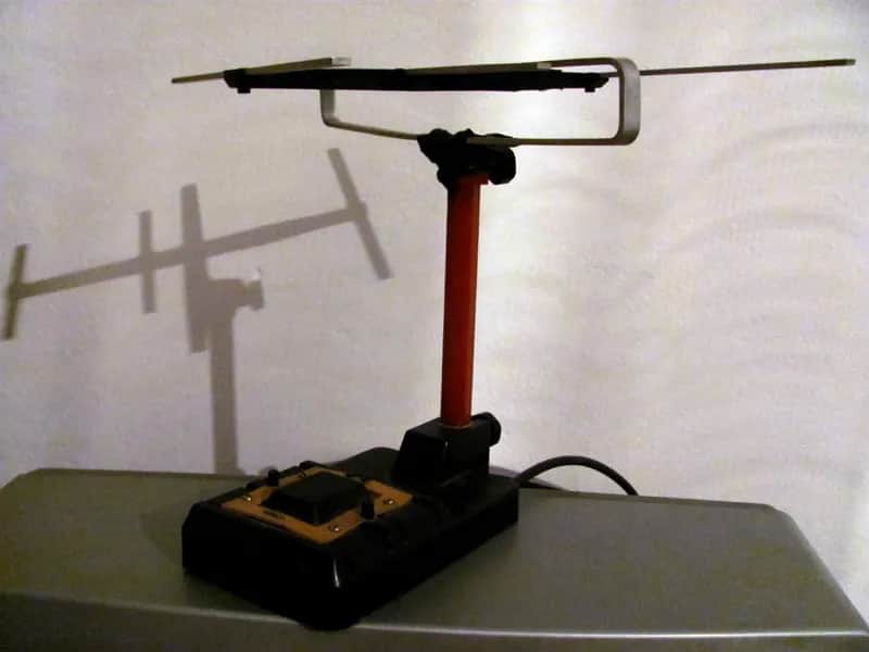 Jak wzmocnić sygnał anteny pokojowej domowym sposobem i uniknąć zakłóceń