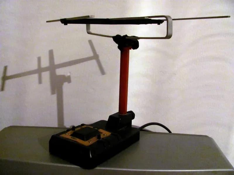 Jak wzmocnić sygnał anteny pokojowej domowym sposobem i uniknąć zakłóceń