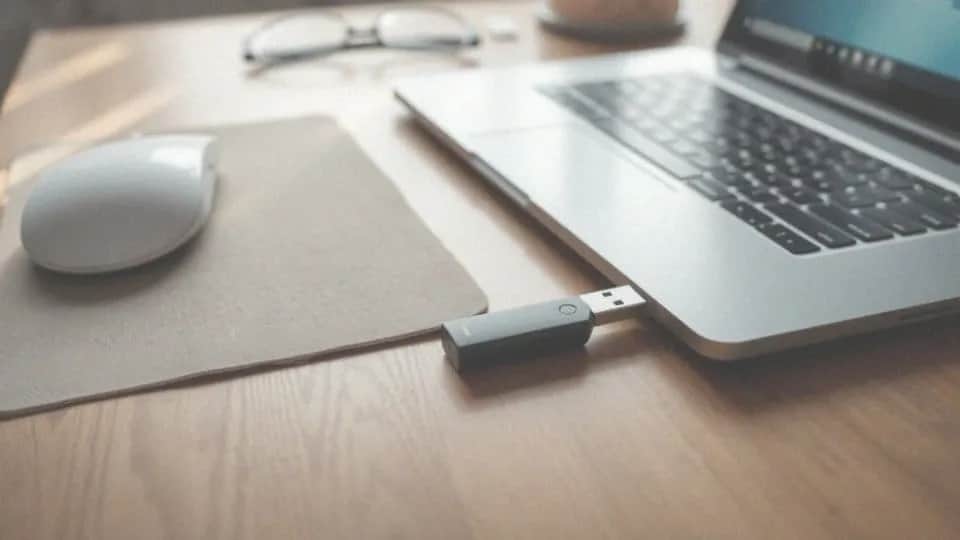 Jak otworzyć pendrive na laptopie i uniknąć problemów z dostępem